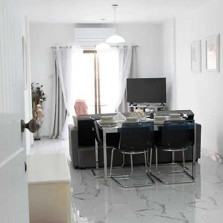 Apartment,Near The Beach Pinikoudes Larnaka Exterior foto